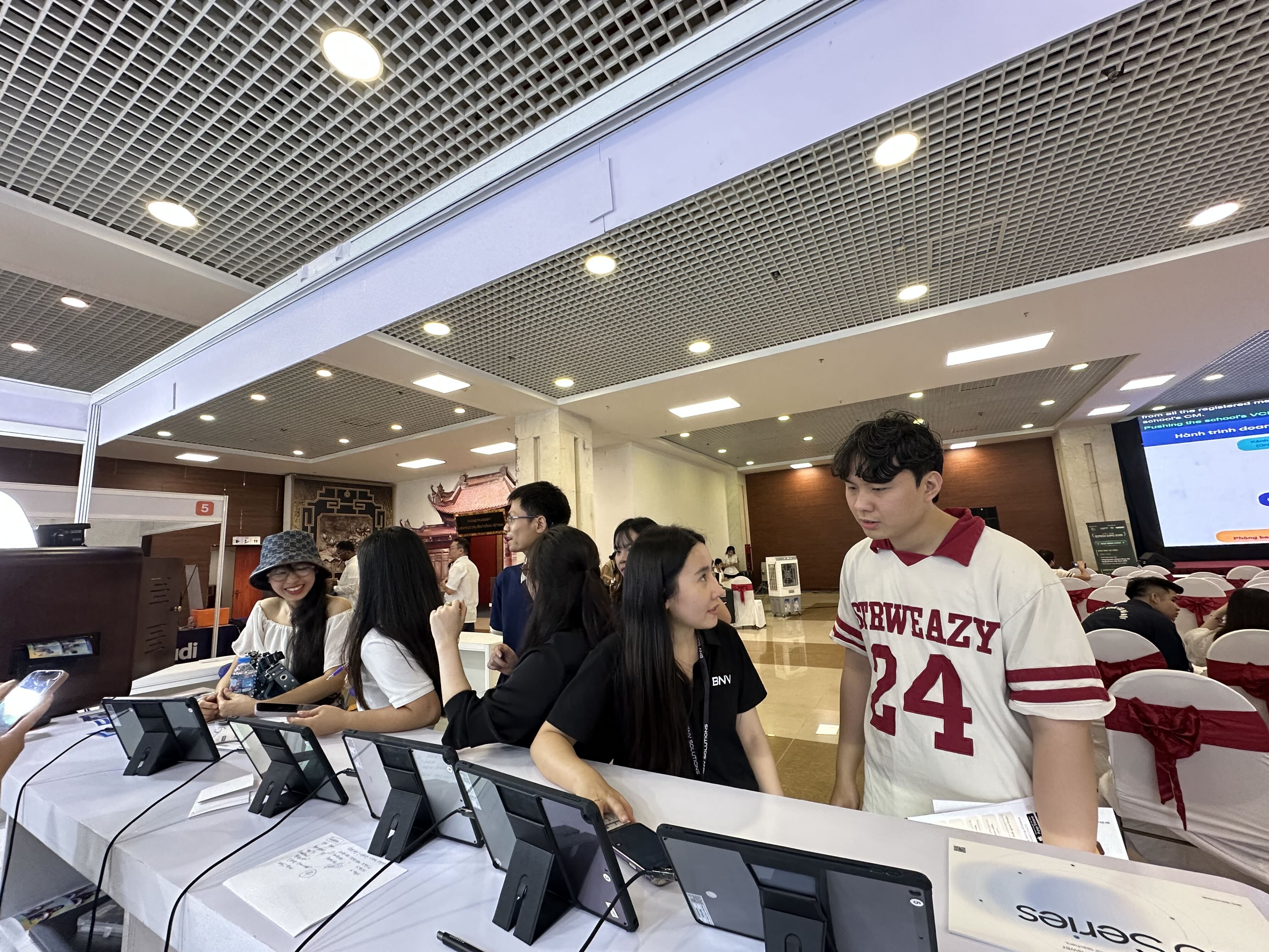 Vietnam EdTech Expo 비앤브이솔루션 부스